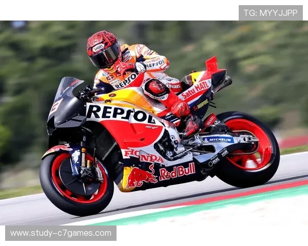 MotoGP赛场风云再起车手转会与新赛季格局前瞻解析与冠军走势