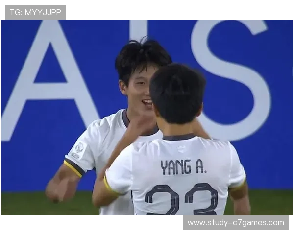 中国男篮力克劲敌晋级亚洲杯四强展现强势复苏信号引发球迷热议 中国男篮力克劲敌晋级亚洲杯四强展现强势复苏信号引发球迷热议