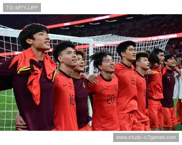 国足鏖战亚洲杯迎关键胜利展现新生力量风采点燃球迷激情梦想之路远