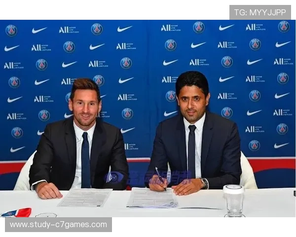 梅西转会大戏落幕 巴黎圣日耳曼迎来新巨星签约仪式