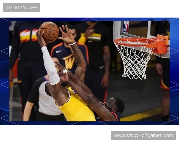 湖人交易风暴引爆联盟 格林复出改写西部格局季后赛悬念升级持续发酵