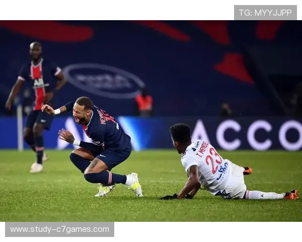 法甲争冠格局突变巴黎圣日耳曼迎关键考验与里昂马赛积分紧咬本赛季