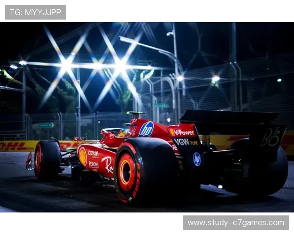 F1赛季激烈角逐持续升温 各车队为争夺冠军展开战略博弈