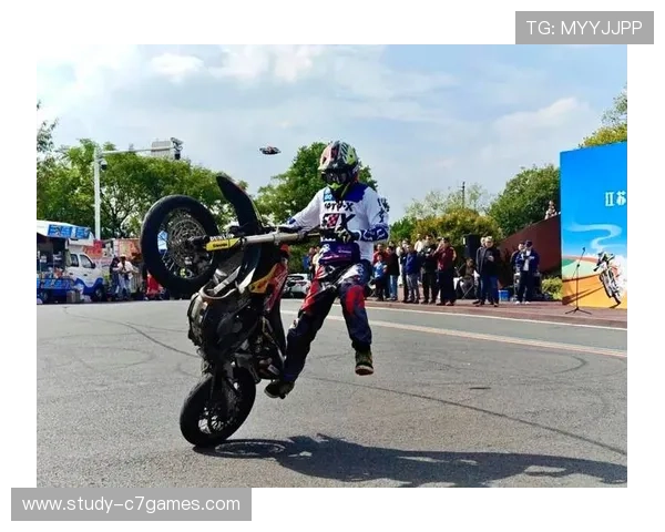 摩托车大奖赛:2026赛季新规则揭晓 各队备战激烈竞争激起新高潮 摩托车大奖赛:2026赛季新规则揭晓 各队备战激烈竞争激起新高潮