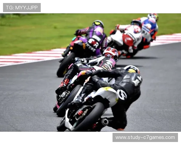 摩托车世界锦标赛最新动态 瓦伦西亚赛道上的激烈角逐和车手表现解析 摩托车世界锦标赛最新动态 瓦伦西亚赛道上的激烈角逐和车手表现解析