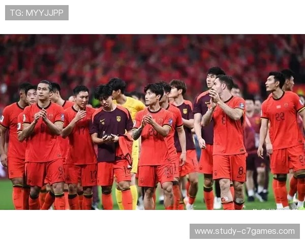 国足新阵容亮相备战世界杯引发球迷热议与期待